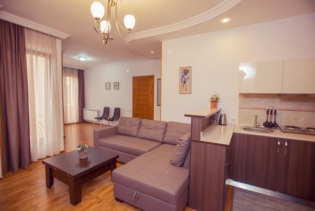 Royal Venezia Hotel Batumi Szoba fotó